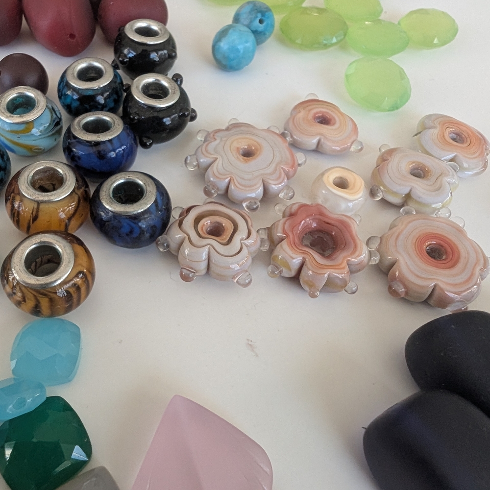 Assorted Glass Beads Collection - Picture 8 of 8